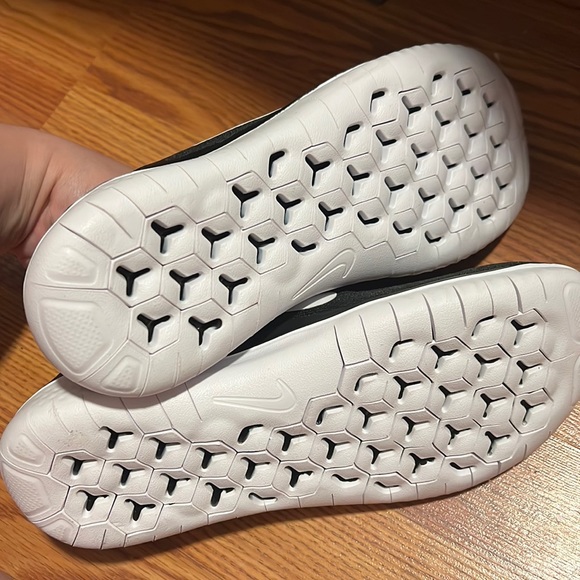 Women’s Nike sneakers - Picture 3 of 4